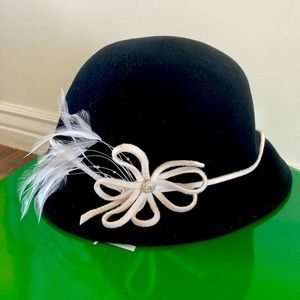 Gorgeous Metropolitan Opera Black Felt Hat w/Feather Detailed Accent
